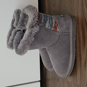 Lamo Gray Suede Boots, fur lined, yarn accents, size 7